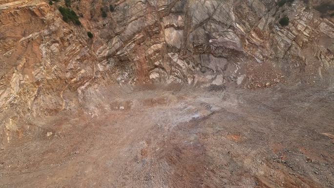 武汉光谷东长岭山上的一个开采坑穿越机航拍