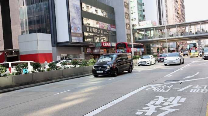 香港街头车水马龙