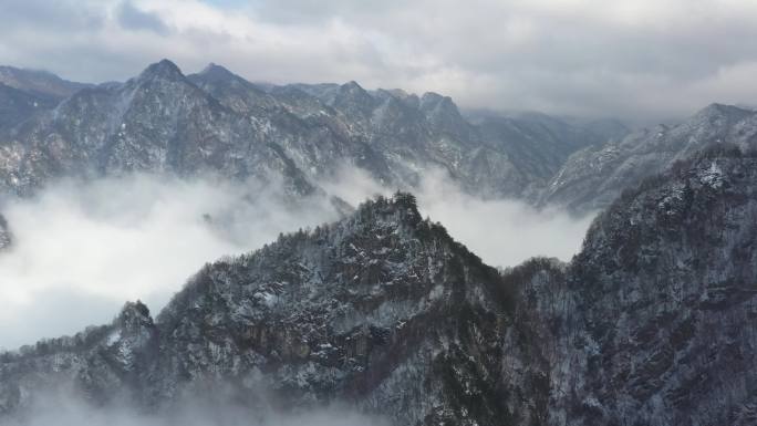 航拍秦岭冬日云海雪景