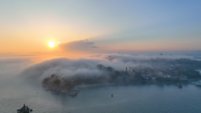清晨日出迷雾下的厦门鼓浪屿4K航拍