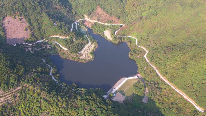 山间水库航拍