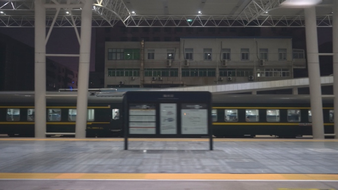 【4K原创】高铁驶离空站台进入茫茫黑夜