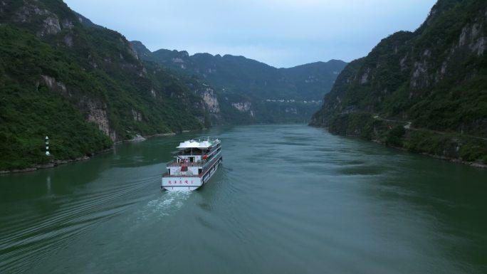 4K航拍宜昌西陵峡 长江邮轮