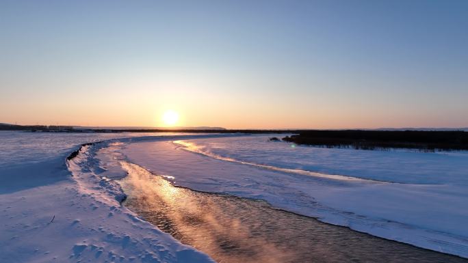 航拍冬季雪原冰河迷雾夕照