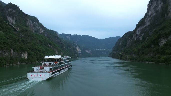 4K航拍宜昌西陵峡 长江邮轮