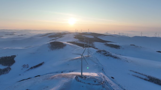 内蒙古雪原山岭风力发电场