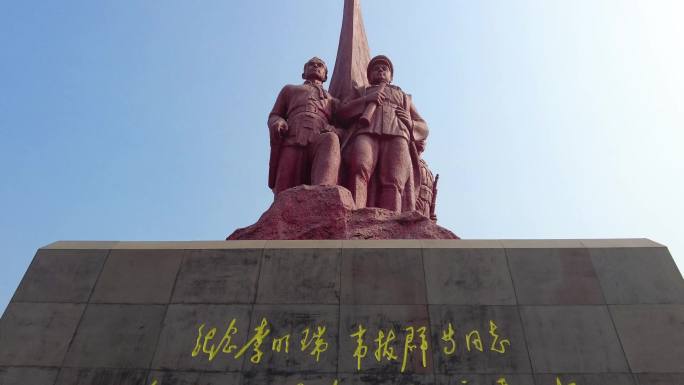 南宁南湖公园雕塑李明瑞韦拔群纪念雕塑近景
