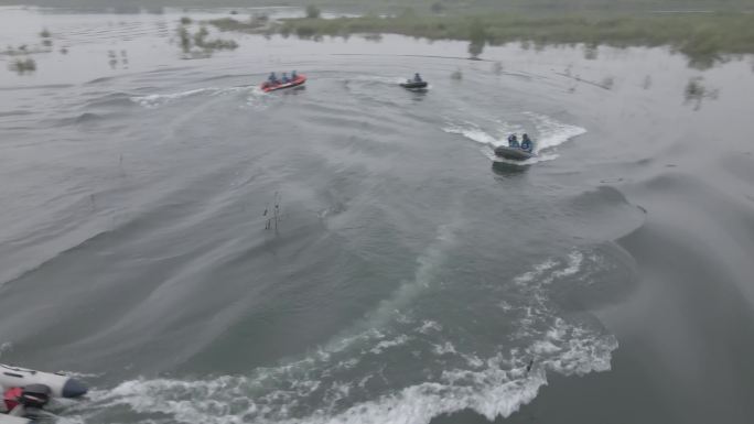 4k w 山间湖泊水上救援艇滑行白天航拍