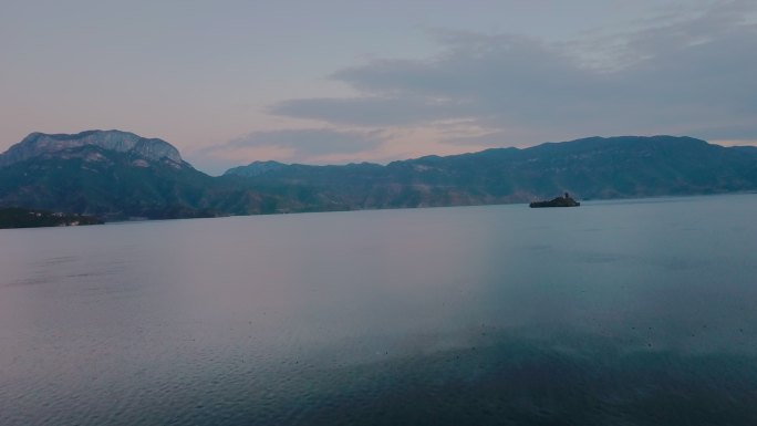 云南泸沽湖清晨航拍