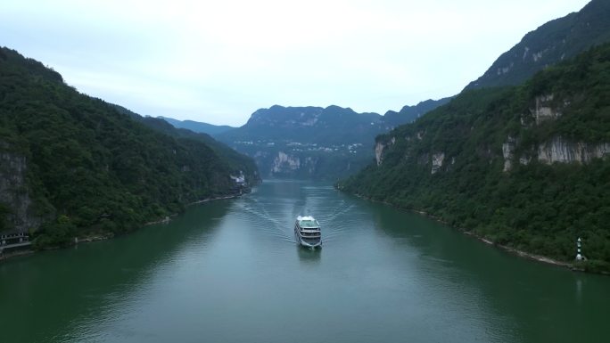宜昌西陵峡 长江邮轮航拍