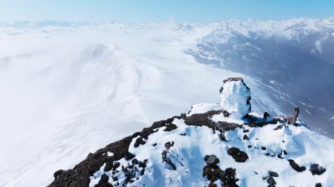 航拍夹金山冬季雪山风景冰天雪地