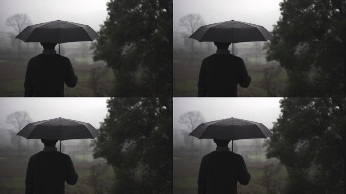 雨中打伞的人背影