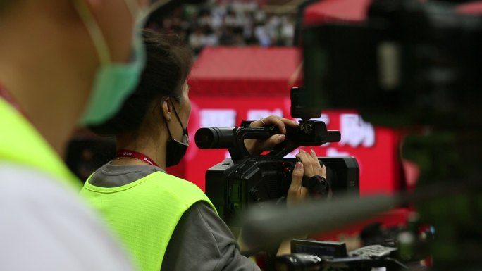 篮球馆体育馆篮球比赛体育记者摄像机实拍