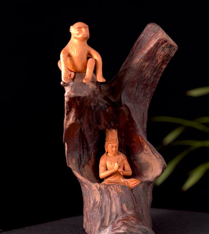 观音猴子木头木雕雕刻木座特写展示工艺品