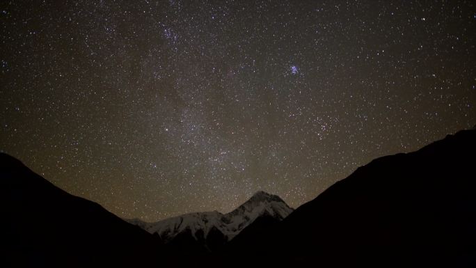 贡嘎雪山星空延时 雪山星轨