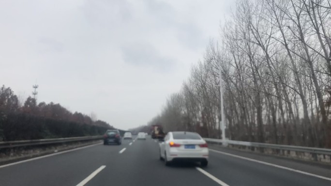 原创 驾驶汽车在道路上的延时视频