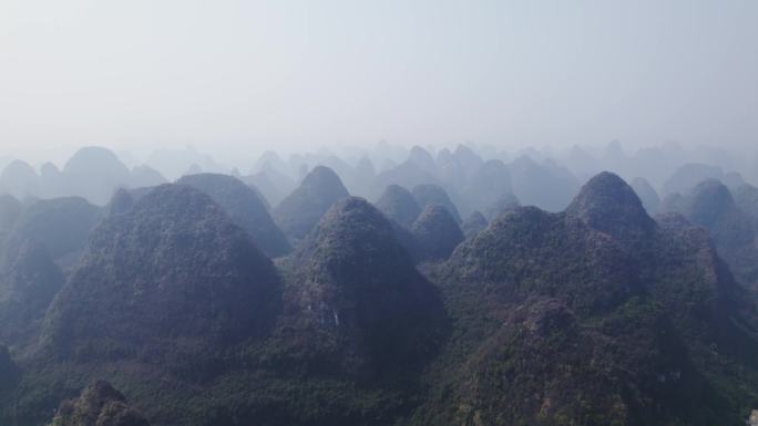 4K航拍广西桂林山脚下的城市