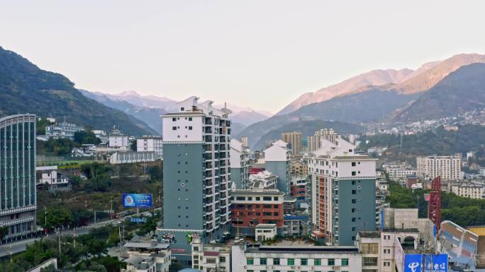 航拍怒江大峡谷居民区