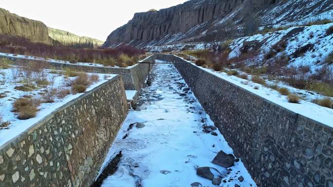 冬天祁连山老君庙油井鸭儿峡雪景