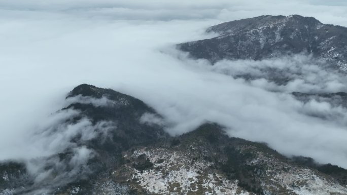 航拍神农架云雾雪景