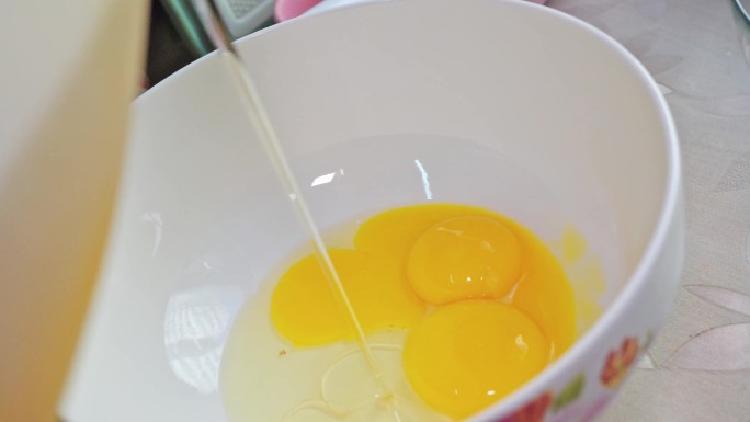 【镜头合集】打蛋器磕鸡蛋打鸡蛋做糕点2