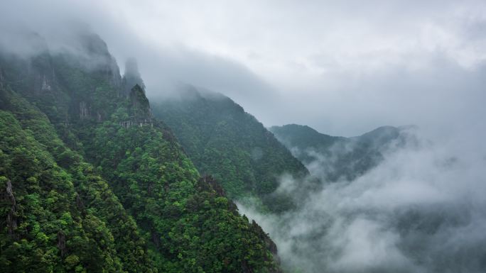 山谷中的云雾延时摄影