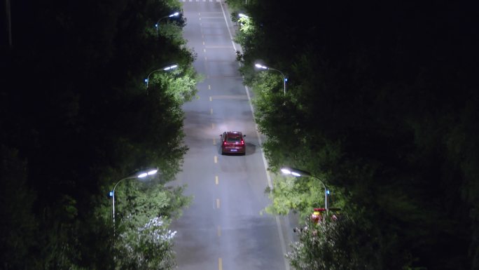 汽车在乡村道路上行驶夜景航拍
