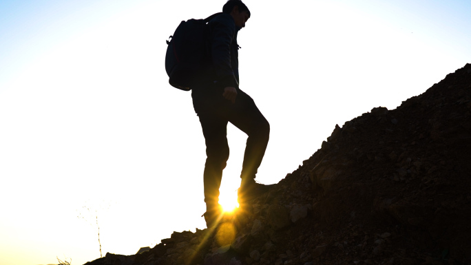 登山 脚步特特写慢动作运动攀登阳光运动