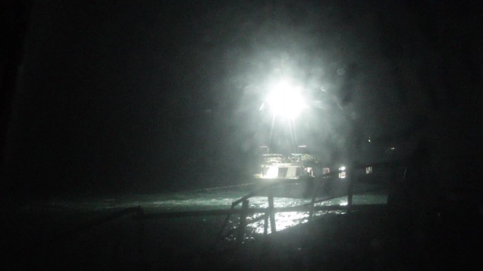 4kl1广东雷州海上夜航遇其他渔船
