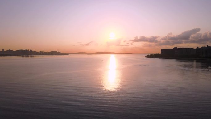 航拍清晨海上日出海滩海鸥飞翔