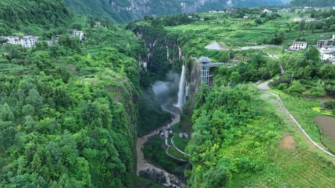 航拍恩施大峡谷地缝瀑布4K