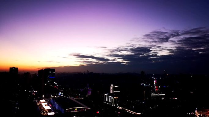城市入夜的天空延时摄影