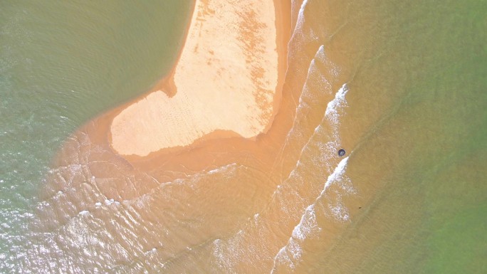 海滩海浪海水流动