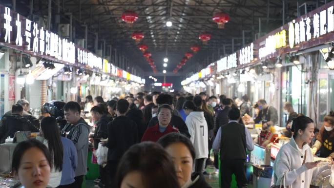 城市夜市生活气息人来人往视频素材