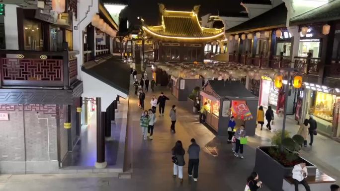 鼓楼人来人往夜景  用于背景交代