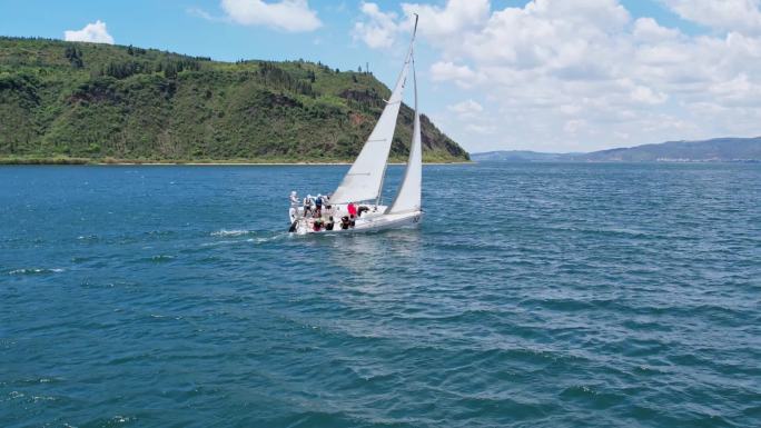 云南抚仙湖帆船基地帆船比赛刺激速度感帆船