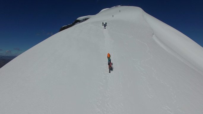 登山队贡嘎雪山登顶 航拍