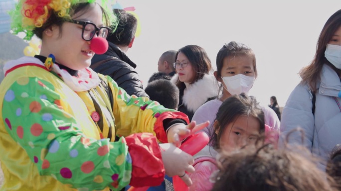 4k小丑互动 拧气球 儿童游乐园童话世界