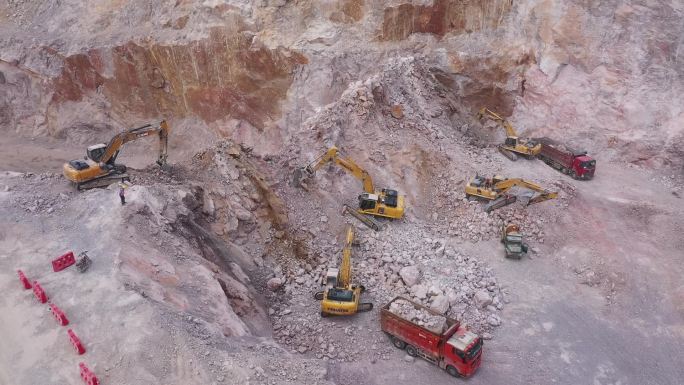 采石场延时  挖掘机施工现场 采矿 挖矿
