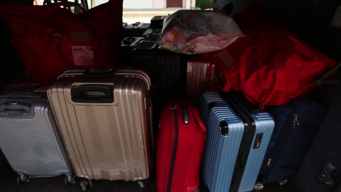 大巴车行李箱行李旅行箱拉杆箱实拍原素材