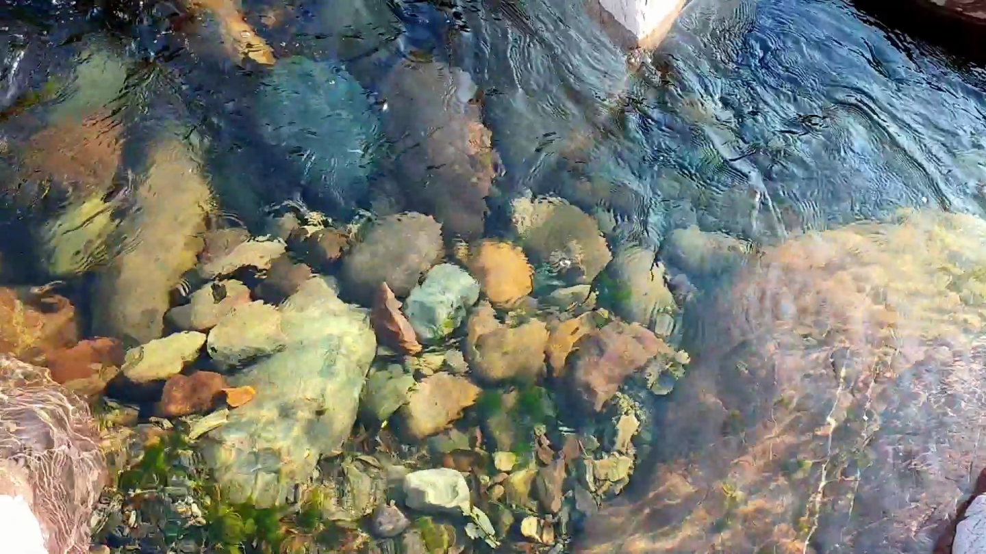 4k溪水石头清澈河水小溪大自然空境