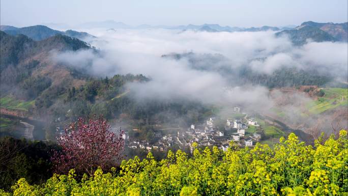 石潭油菜花期云海散去显露出山下村庄