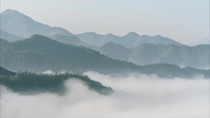 石潭山间云海翻涌