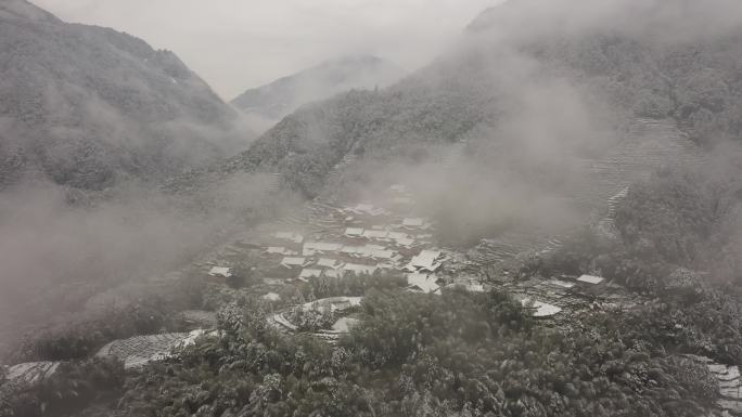 雪景山中房屋4k航拍 下雪