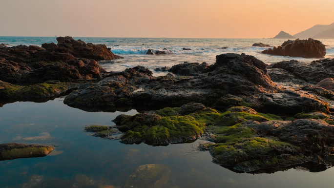 海边夕阳礁石自然美景大海