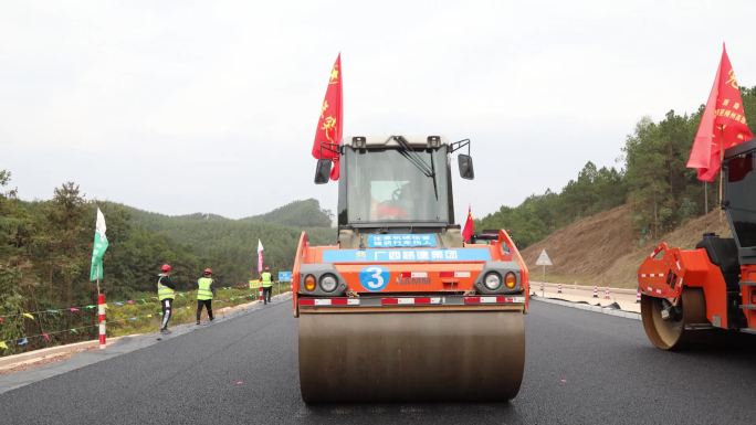 高速公路沥青摊铺延时 路面施工 压路机