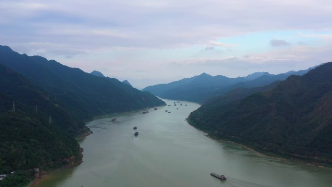 南方西江河珠江峡谷船运航拍