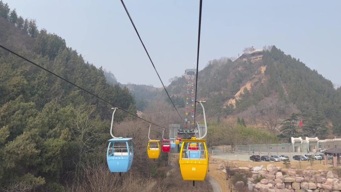 索道缆车观光缆车大山深山里的索道