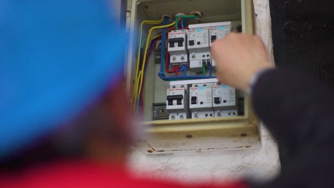 电工住房检查 正能量 安全措施