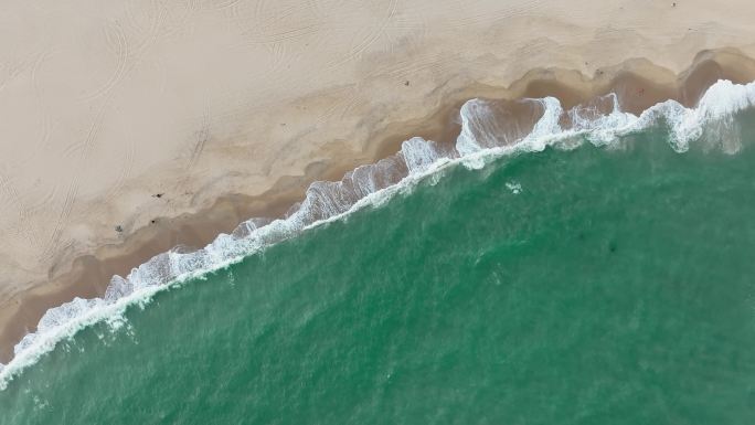 俯瞰沙滩海浪